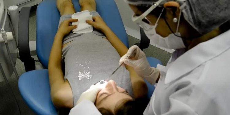 DENTISTA