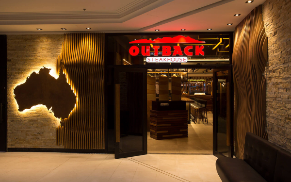 Outback oferece 74 vagas de emprego para restaurante no Shopping Paralela 22 Outback Steakhouse