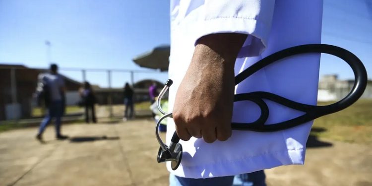 Candidatos já podem conferir local da prova prática do Revalida 22 médicos