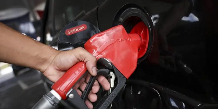 Gasolina com 32% de etanol passa a valer a partir deste sábado 22 gasolina